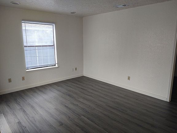 5th image of 215 Ramsay St APT 202