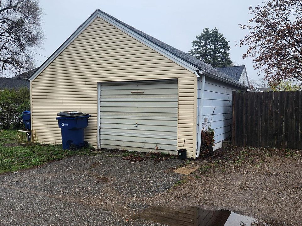 1st image of 1009 16th Ave S