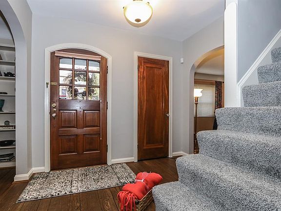 3rd image of 1032 Clifton Hills Ave