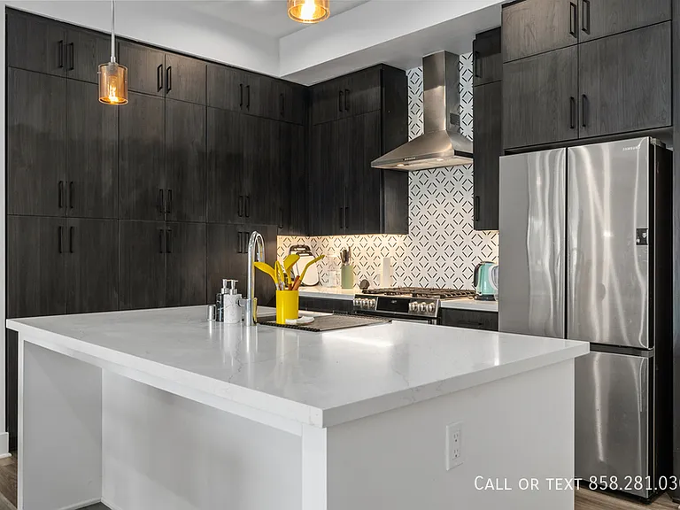 1055 32nd St #10 — Photo 10