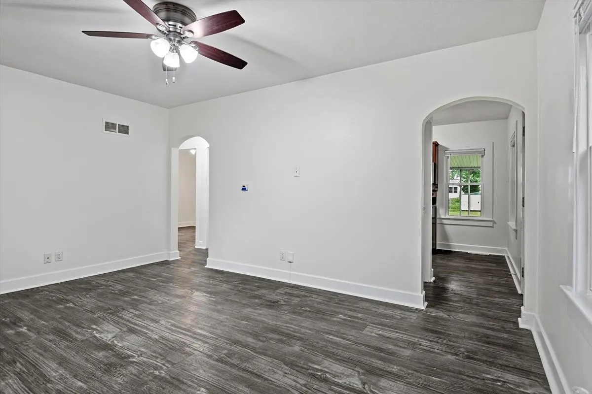 2 bed, 890 sqft, $1,500 — Photo 3