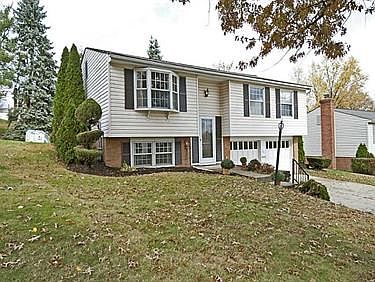 1st image of 220 Woodhaven Dr