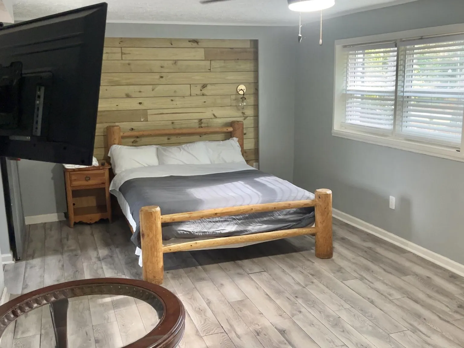 4 bed, 3.0 bath, 2200 sqft, $1,412 — Photo 2