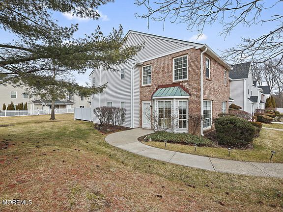 3rd image of 28 Vassar Place