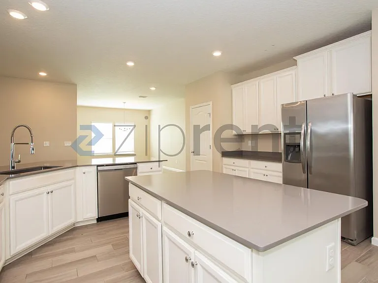 2116 Amberly Dr — Photo 13