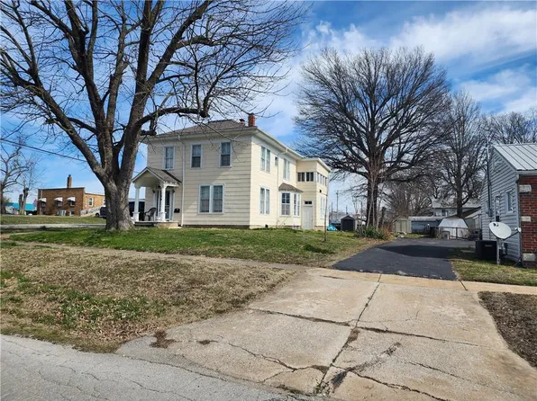 104 E Colt St, Windsor, MO 65360