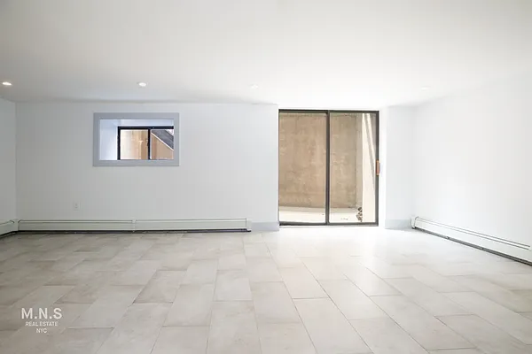 Rented by MNS | media 8