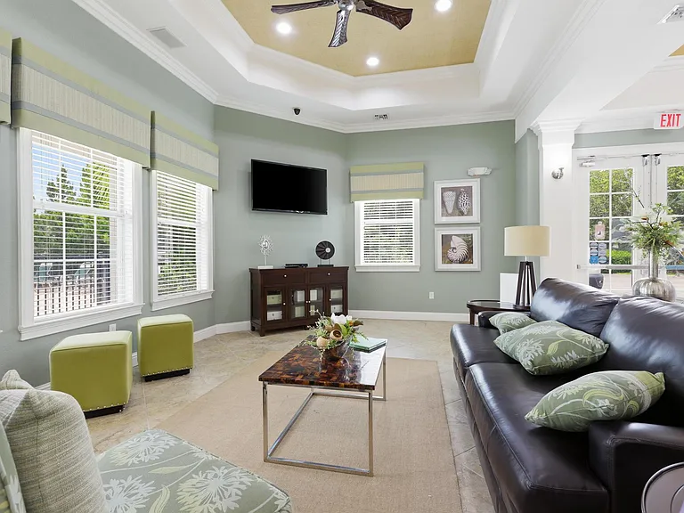 Olive Grove Apartments — Photo 8