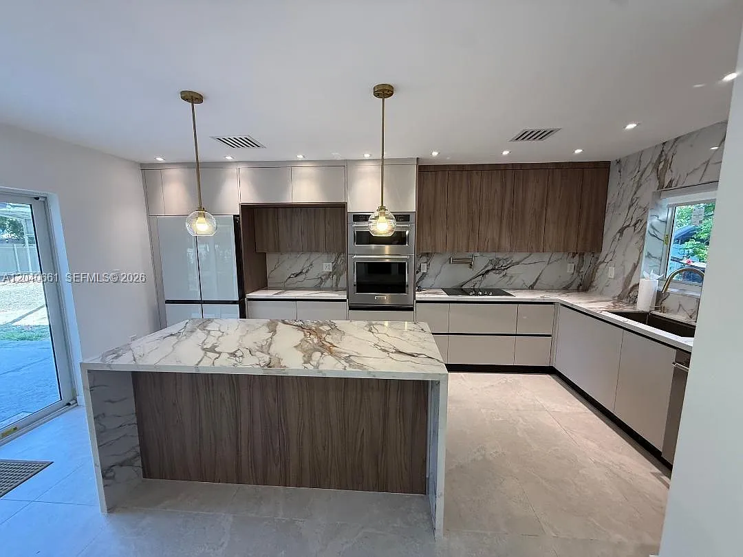 3 bed, 2.0 bath, $3,500 — Photo 2