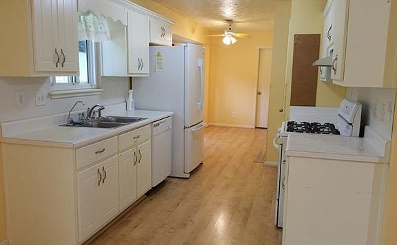 5th image of 3922 Cedarwoods Way