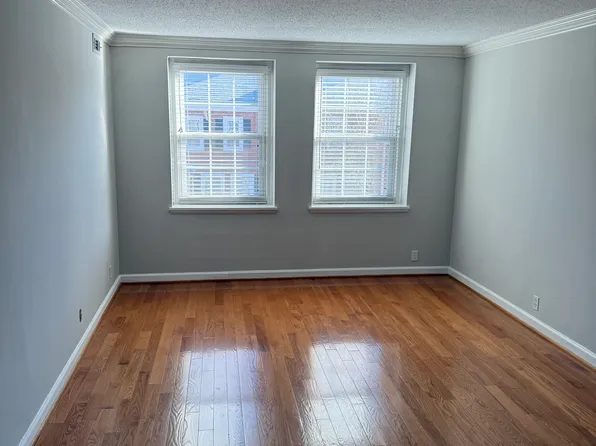 4724 29th St S APT B2, Arlington, VA 22206