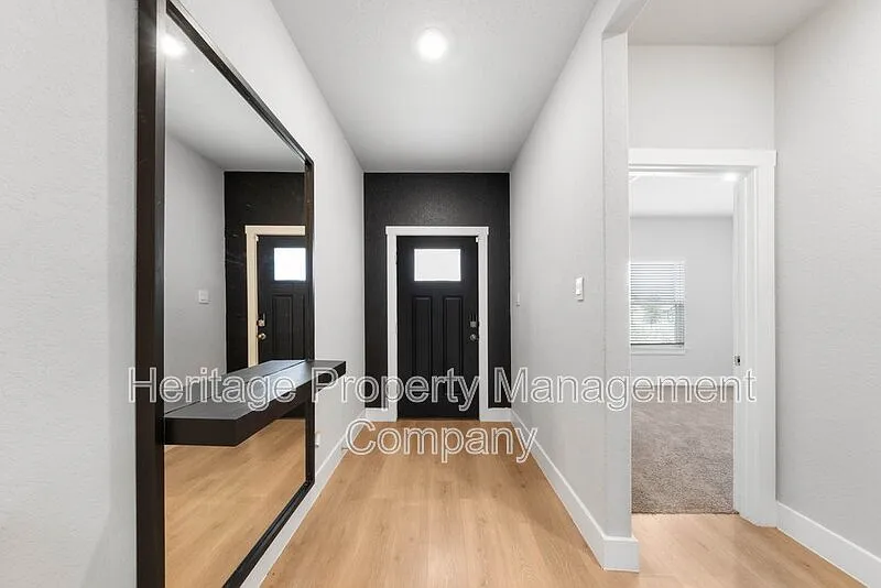 5 bed, 3.0 bath, 2716 sqft, $2,700 — Photo 4