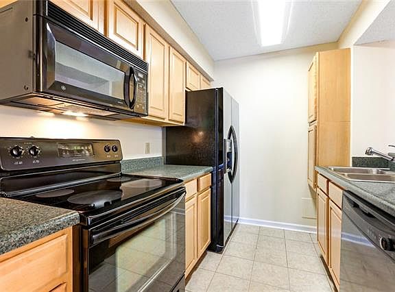 3rd image of 844 Old Metairie Dr