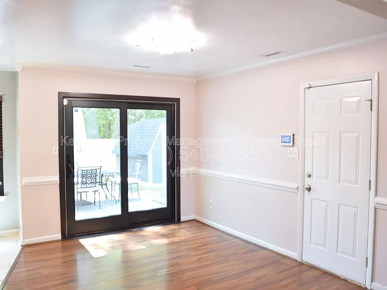 826 Maywood Cir — Photo 6