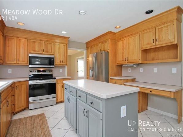 4 Meadow Wood Dr, Suffield, CT 06078