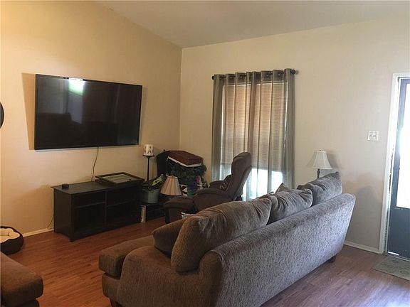 5th image of 610 Brookview Dr