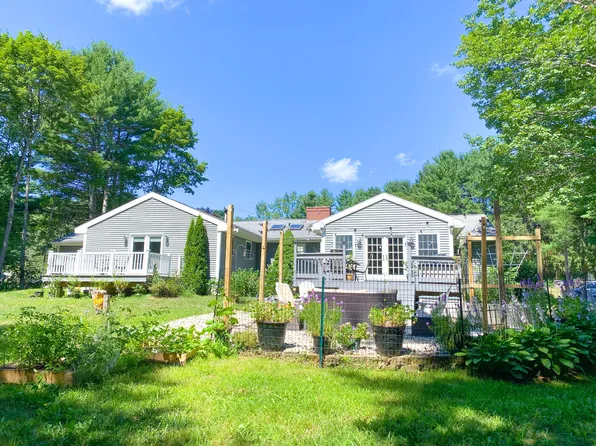 27 Crestwood Rd, Cumberland, ME 04021