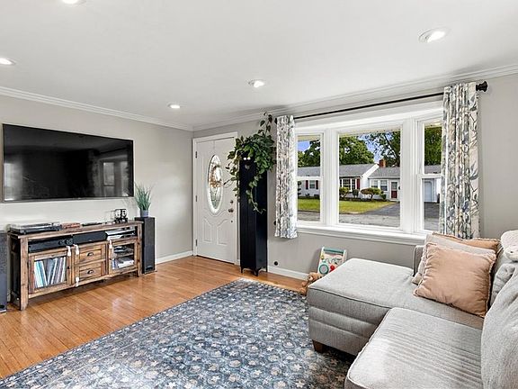 5th image of 248 Knollwood Dr