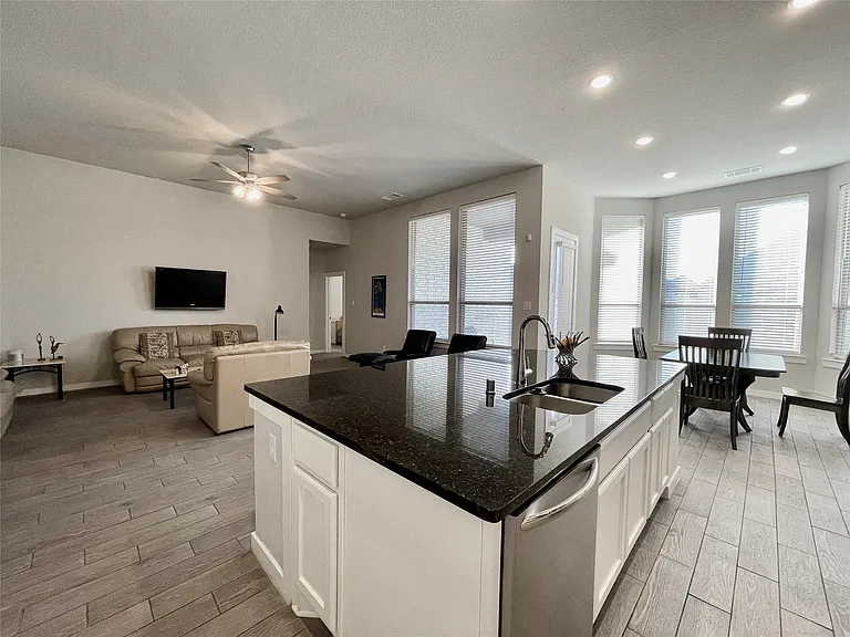 4334 Hemlock Grove Ln — Photo 21