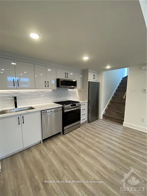 3 bed, $2,500 — Photo 2