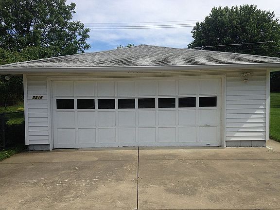3rd image of 5516 Meadowood Dr