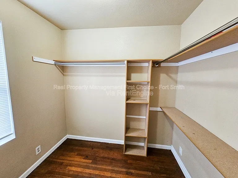 1008 S 23rd St — Photo 16