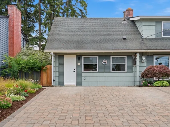 15935 SE 1st St, Bellevue, WA 98008
