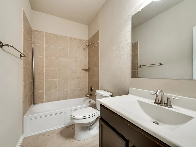 1404 Nacona Dr — Photo 11
