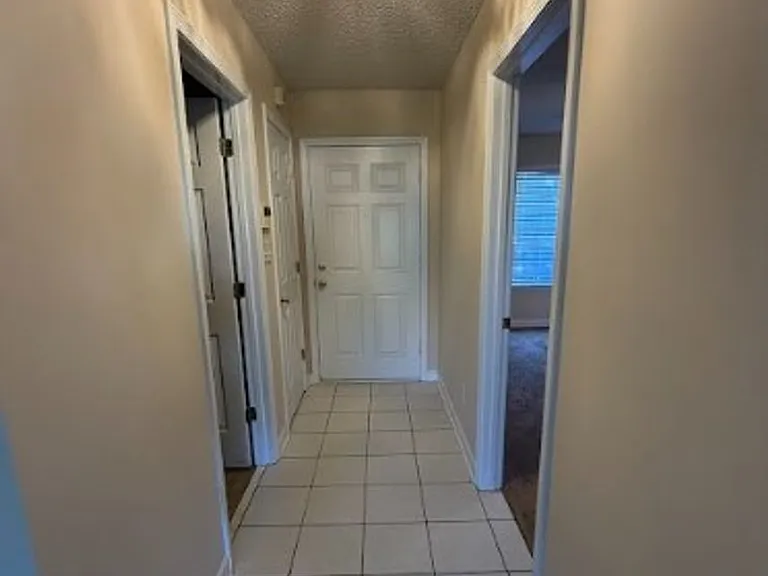 2420 Damascus Dr — Photo 2