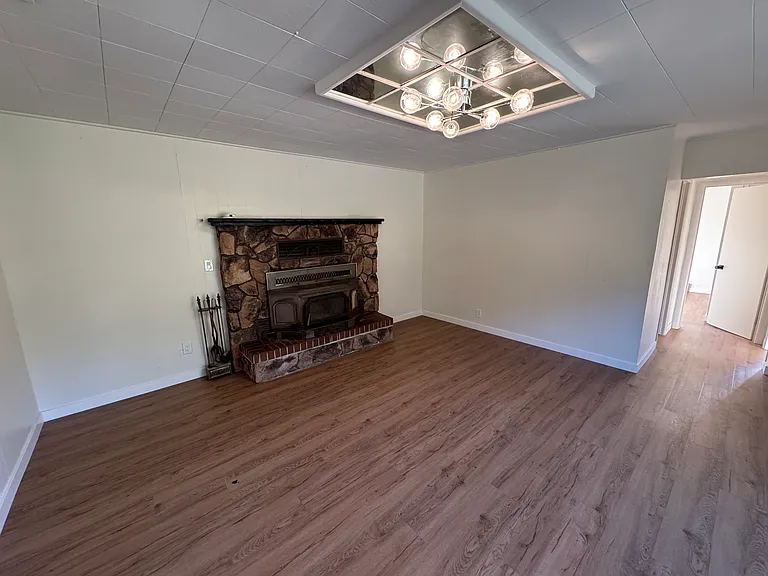 924 E Chelan Ave — Photo 10