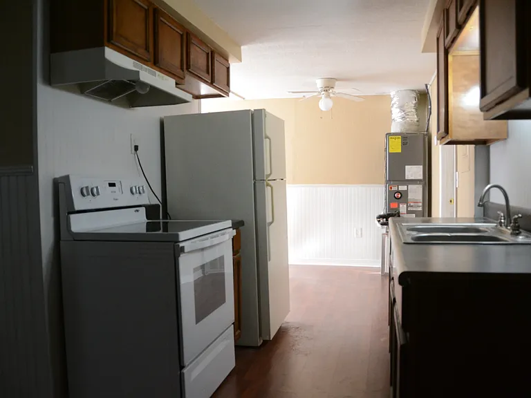 817 Bay St — Photo 4