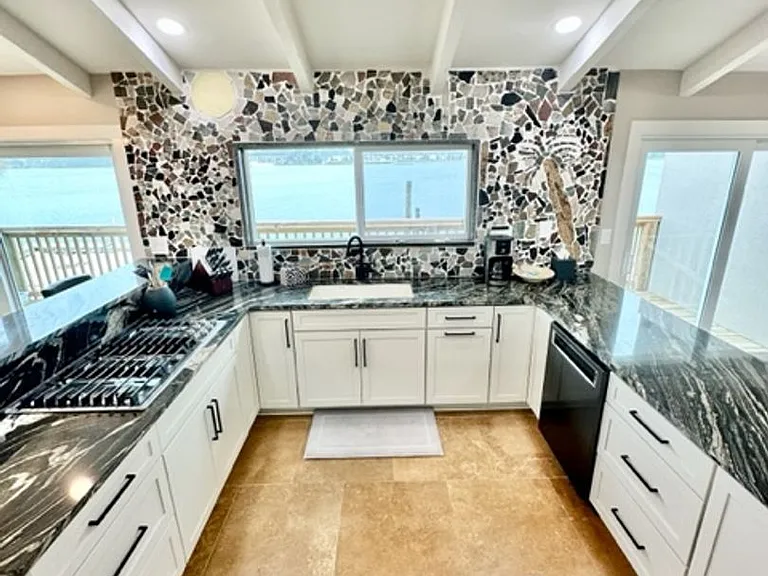 910 Santa Rosa Blvd — Photo 48
