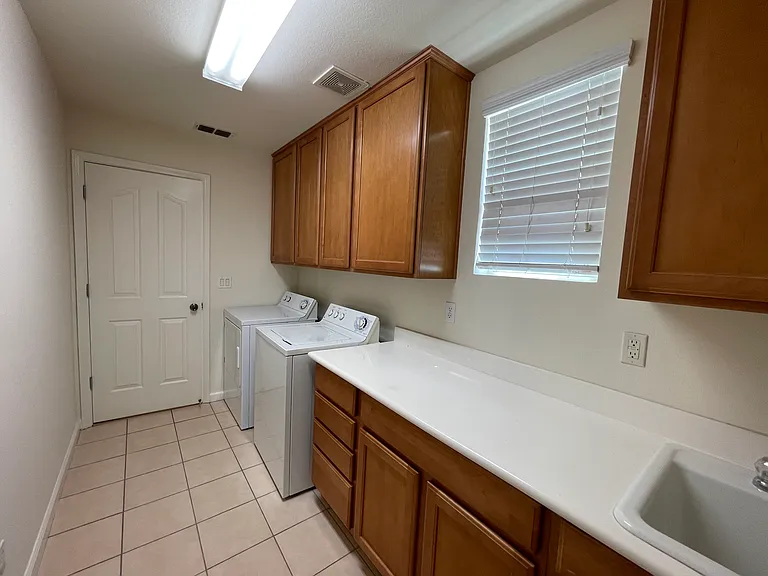121 Patterson Ave — Photo 17