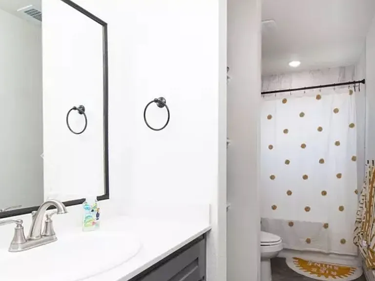 810 Freedom Cir — Photo 12