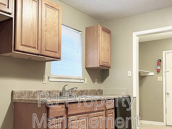 4th image of 4615 Addington Dr