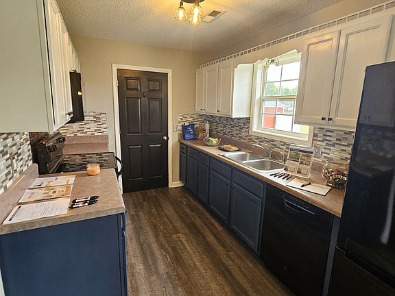 4th image of 205 Lorien Cir
