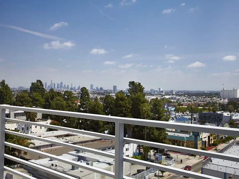 The Avenue Hollywood — Photo 2