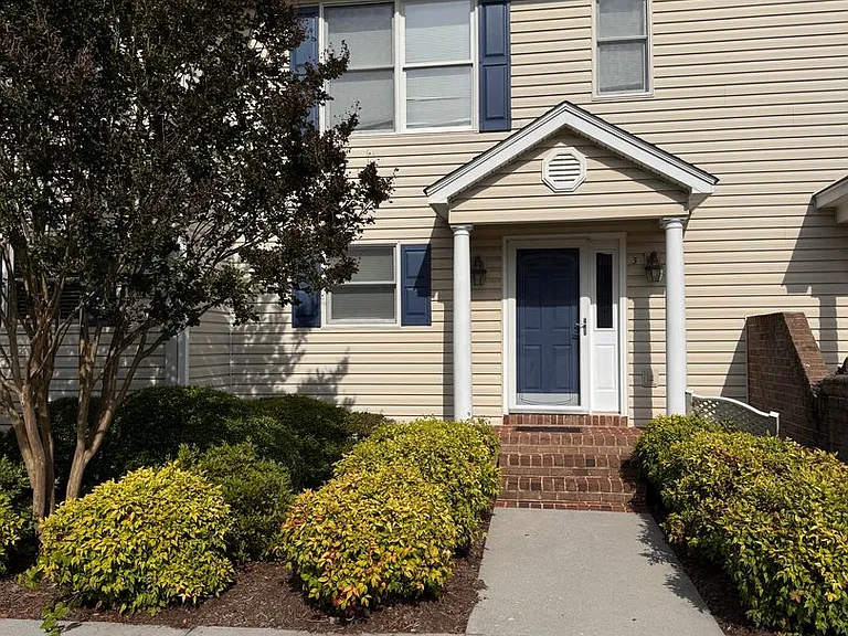 500 Cambridge Ct #H3 — Photo 1