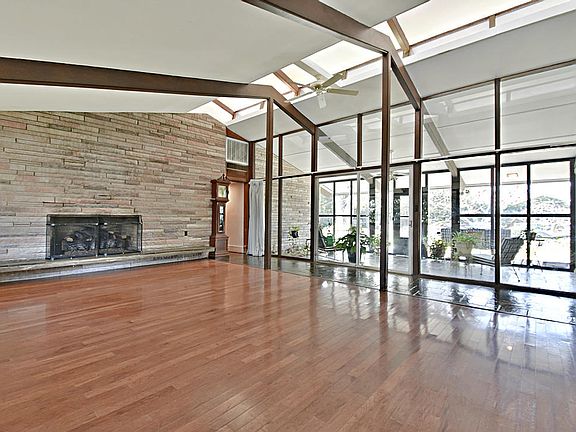 4th image of 8113 Corteland Dr