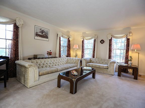 3rd image of 31 Park View Dr