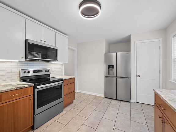 4th image of 2825 Ridgemont Dr