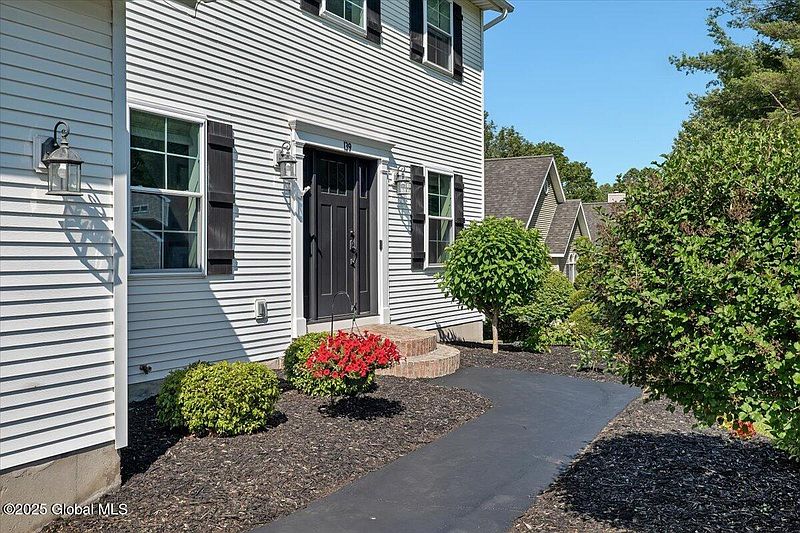 4th image of 139 Country Walk Road