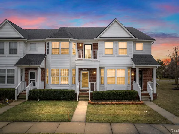 29136 Philadelphia Dr, Chesterfield, MI 48051