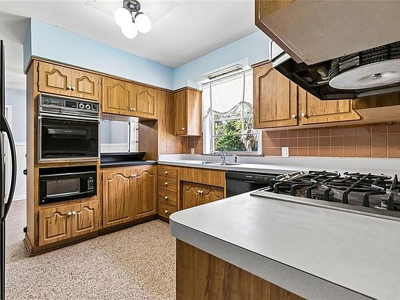 5th image of 3108 Ridgeway Dr