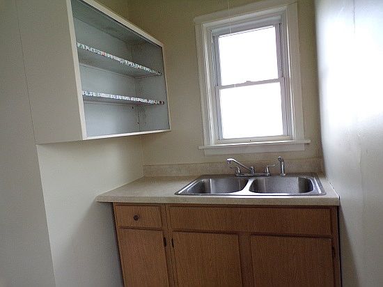 5th image of 2434 Lasalle Ave #2