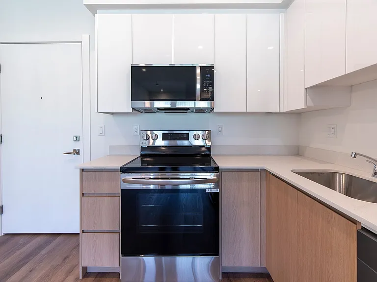 831 Orono Ave — Photo 8