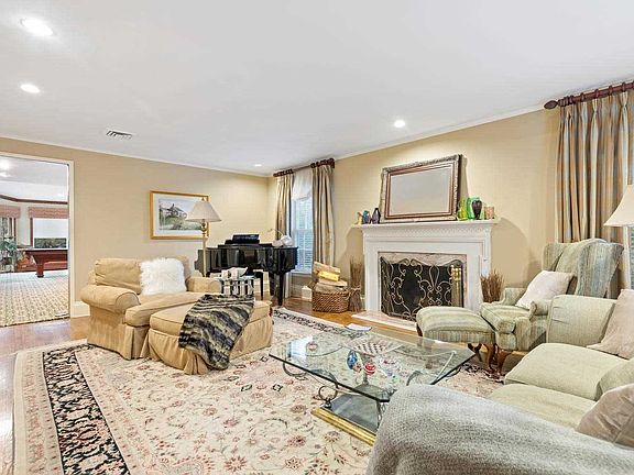 5th image of 15 Kenwood Ct