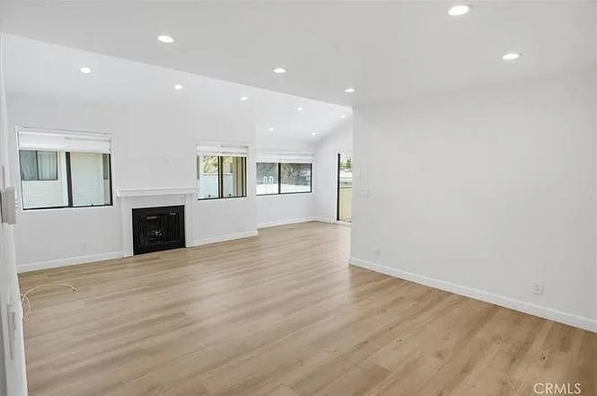 2 bed, 1072 sqft, $2,995 — Photo 4