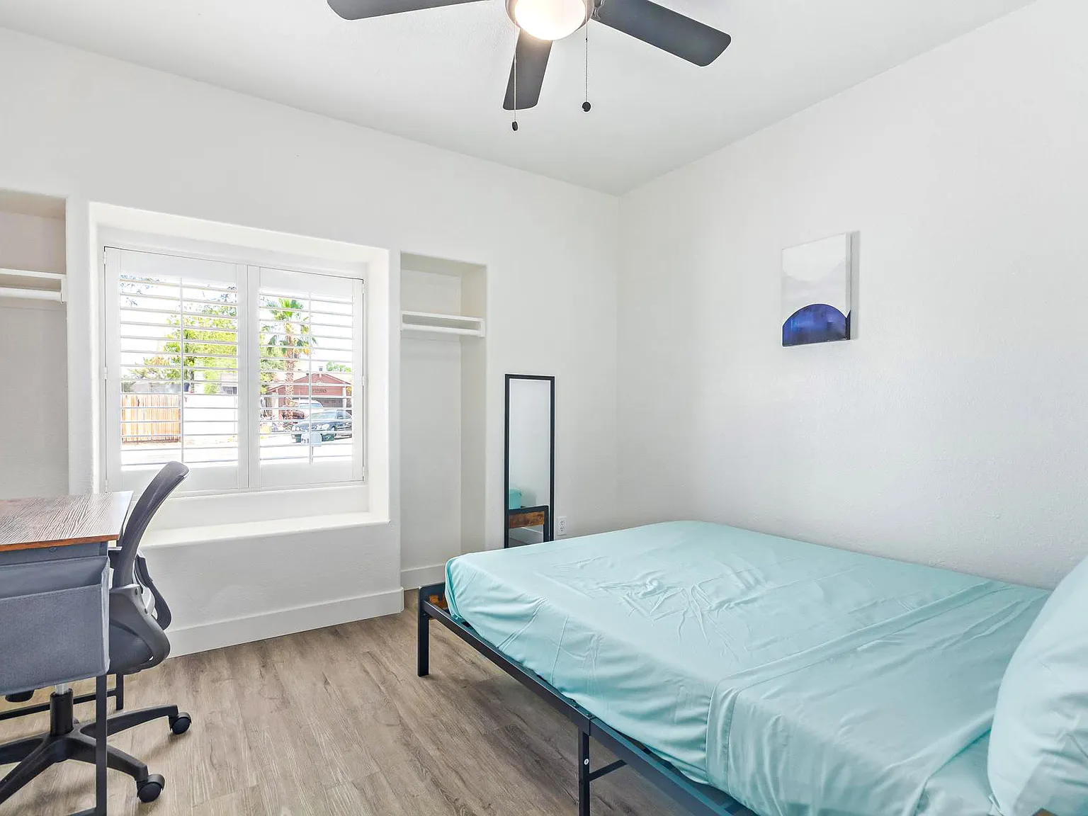 4 bed, 3.0 bath, 2388 sqft, $802 — Photo 1