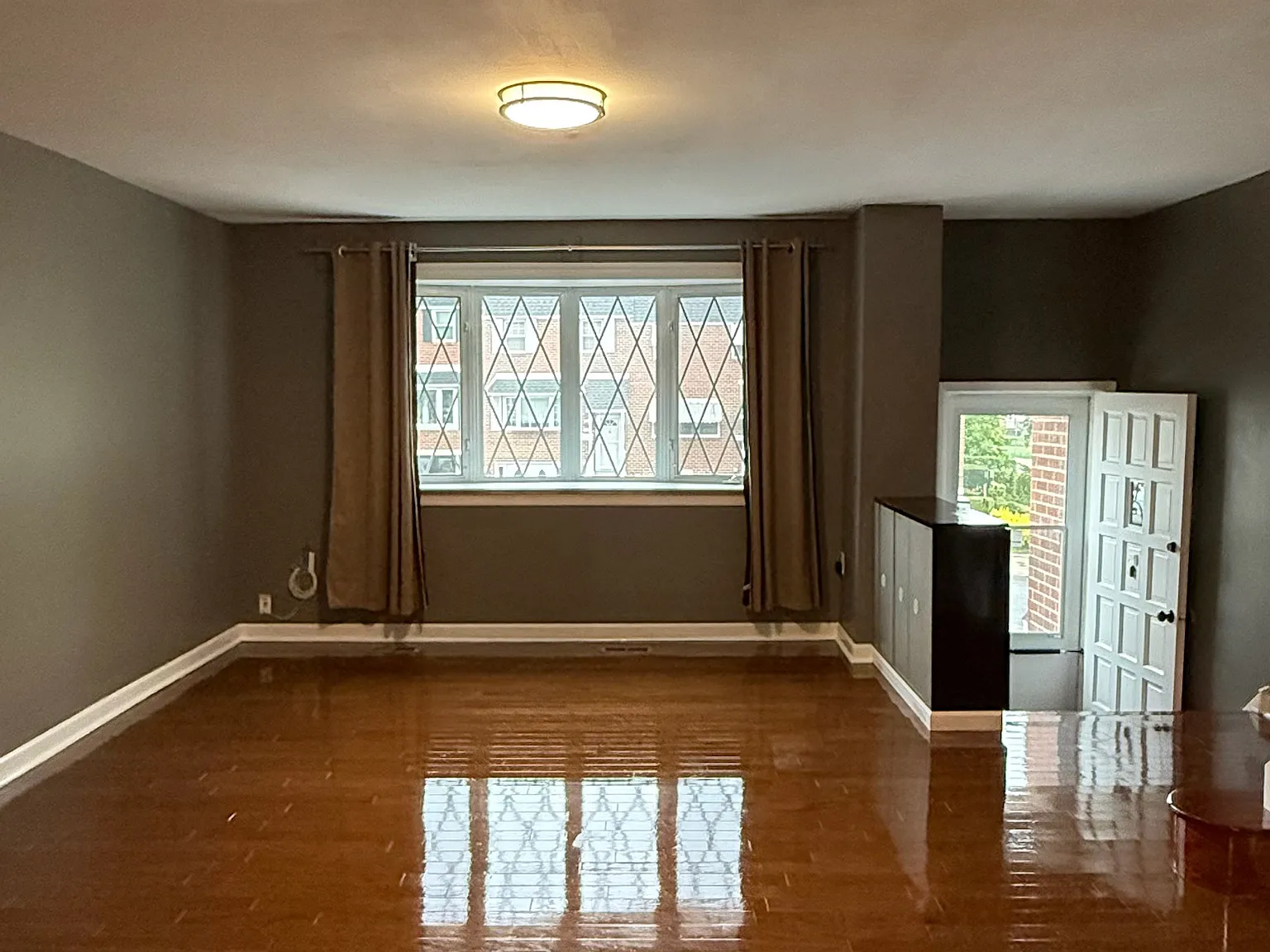 3 bed, 1.5 bath, 1404 sqft, $2,500 — Photo 3